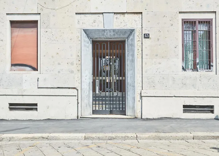 Spacious Flat Close To Fondazione Prada & Metro