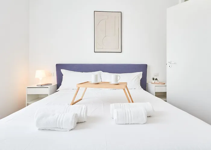 Spacious Flat Close To Fondazione Prada & Metro